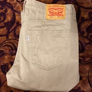 Men’s Levi’s Khaki Pants. W33 L32. Tapered Athletic Fit. 0 wear